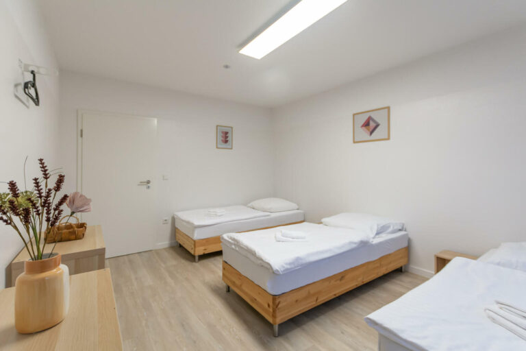 Neuss – 10 Zimmer Apartment – 1 OG