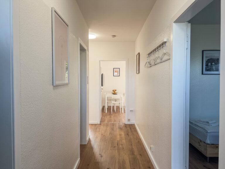 Düsseldorf – Collenbachstraße – 5OG 7min bis Messe Airport DUS mit Privatparkplatz