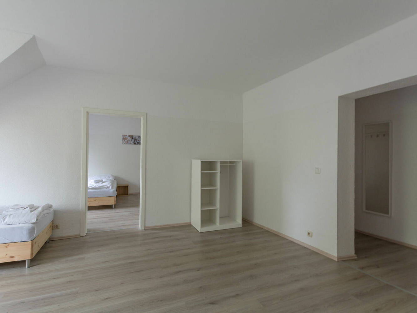 Workers' rooms, workers' apartments, rent, book, North Rhine-Westphalia, 3dbc9e933f09b329d191d46db01a3a3963b1d009064f930eda1c3912bab45362-2,