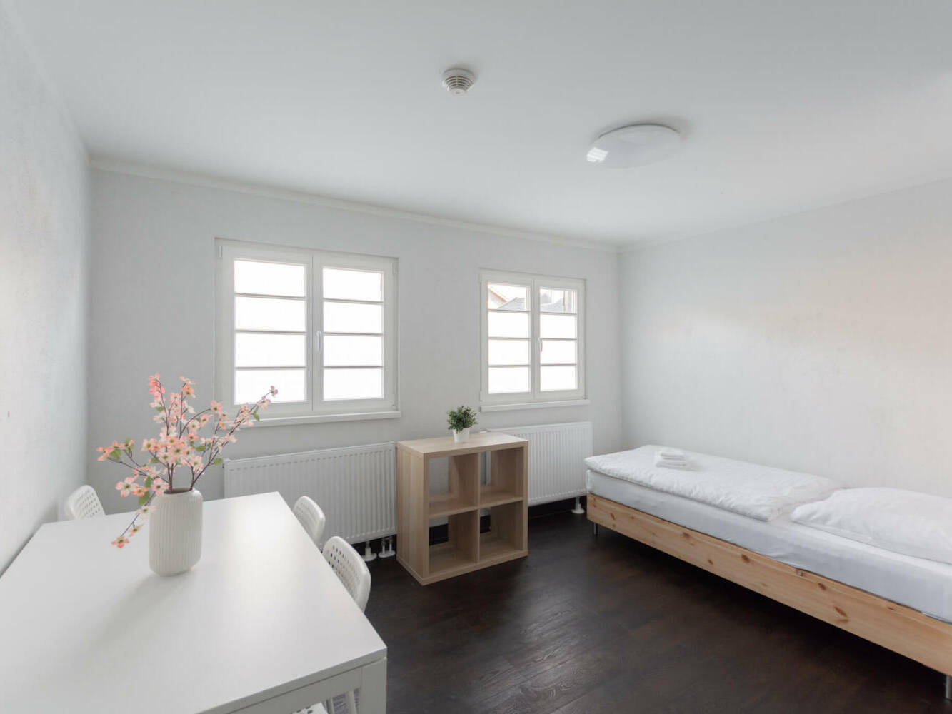 Workers' rooms, workers' apartments, rent, book, North Rhine-Westphalia, 4aed5cc7557e45adafd747a80cb05de8956994a20ded92492c0ff283449830ac-1,