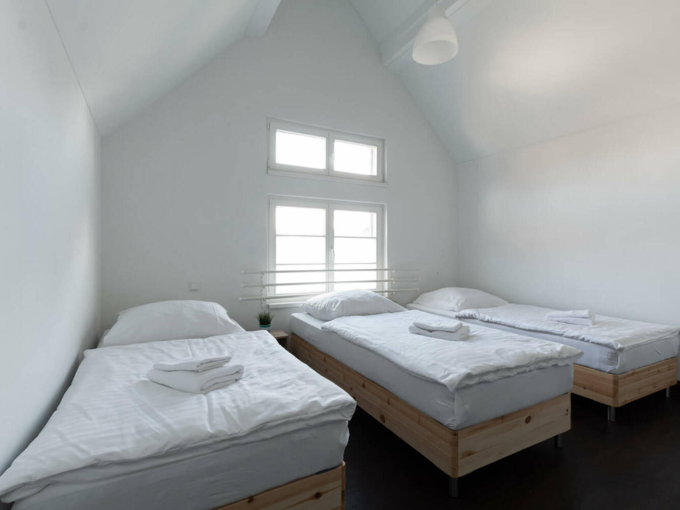 Workers' rooms, workers' apartments, rent, book, North Rhine-Westphalia, df9fbbbaaa9a98c280665906a1f5eb7937e44bb195ce8401e8ff55f40e54114c-1,