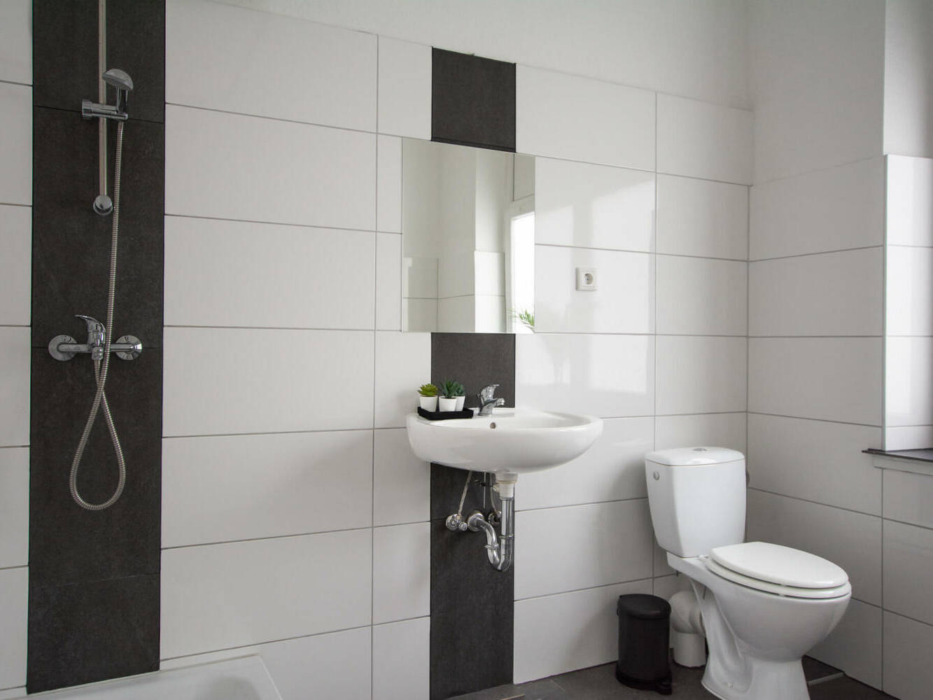 Monteurzimmer, Monteurwohnung, Mieten, Buchen, NRW, f9206c86160bfaa8468b2c83c719e3c42b5b1a9c323675e946fda7f90878a921-1,