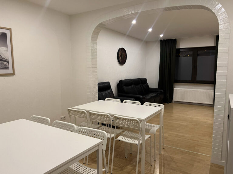 Meerbusch – 5 Zimmer Apartment – House