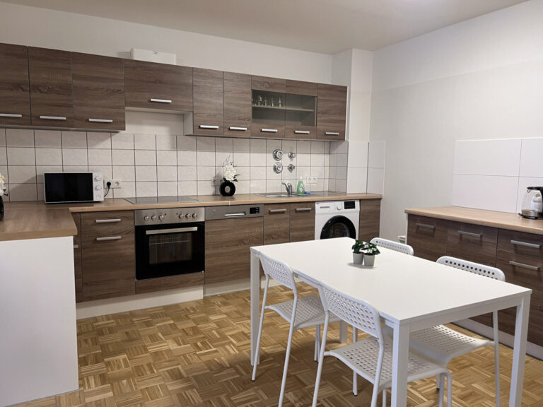 SG Kasernenstr. 15 5.OG Mitte Apt. 2